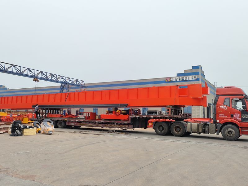 通用橋式起重機(jī) QDXX32/5t—27.7m 制作完成，發(fā)往陜西省銅川市交付客戶使用。