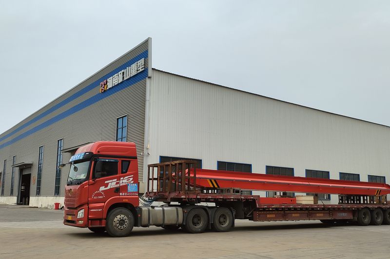 電動單梁起重機(jī)3臺 LD5t—16.8m LD3t—16.5m /2臺 制作完成，發(fā)往江西南昌交付客戶使用。